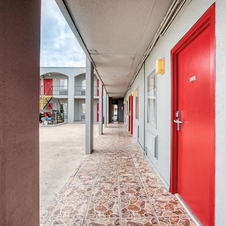 Oyo Hotel San Antonio Lackland Air Force Base West Εξωτερικό φωτογραφία