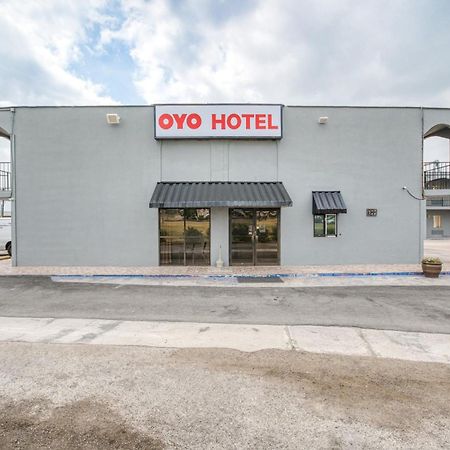 Oyo Hotel San Antonio Lackland Air Force Base West Εξωτερικό φωτογραφία