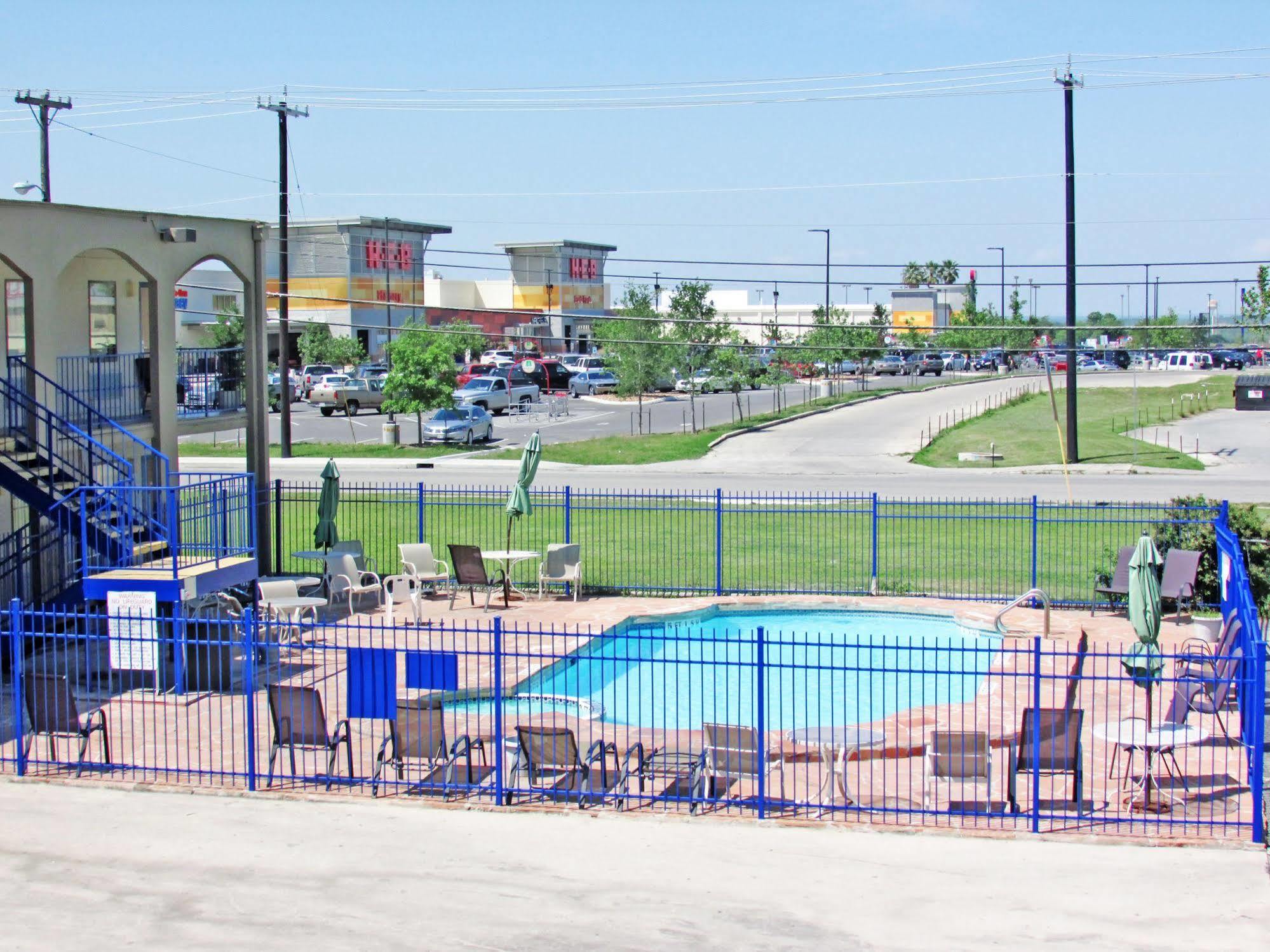 Oyo Hotel San Antonio Lackland Air Force Base West Εξωτερικό φωτογραφία